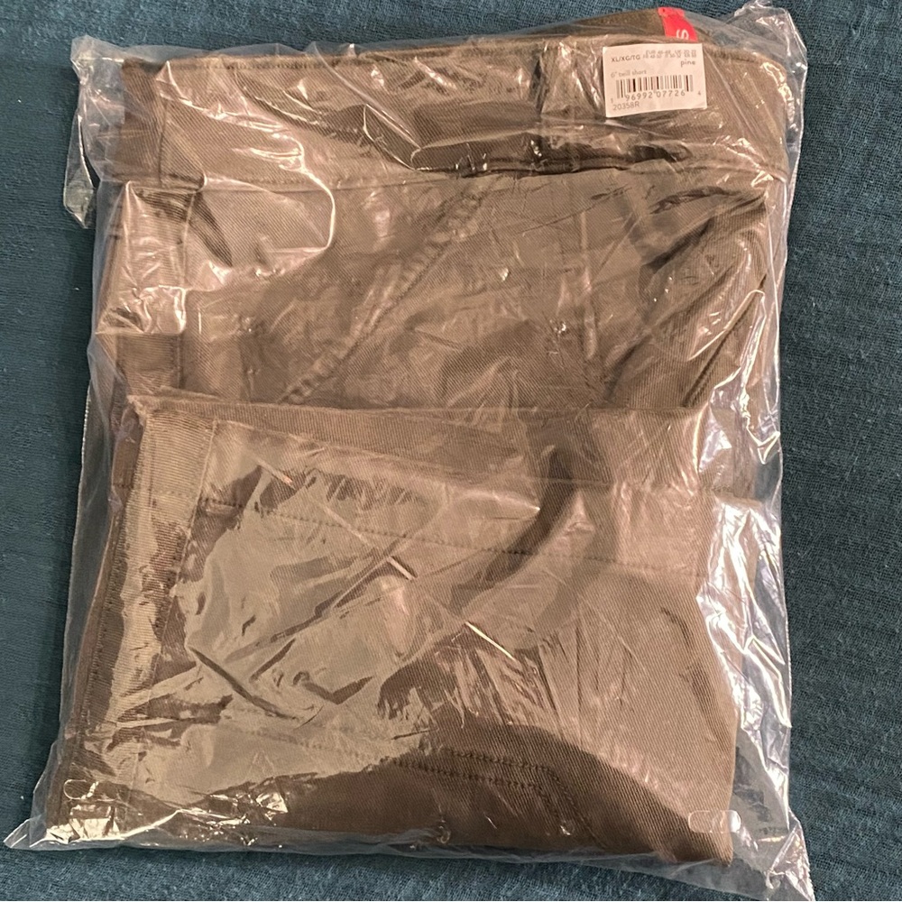 NWT SPANX 6” stretch twill shorts - Picture 4 of 9